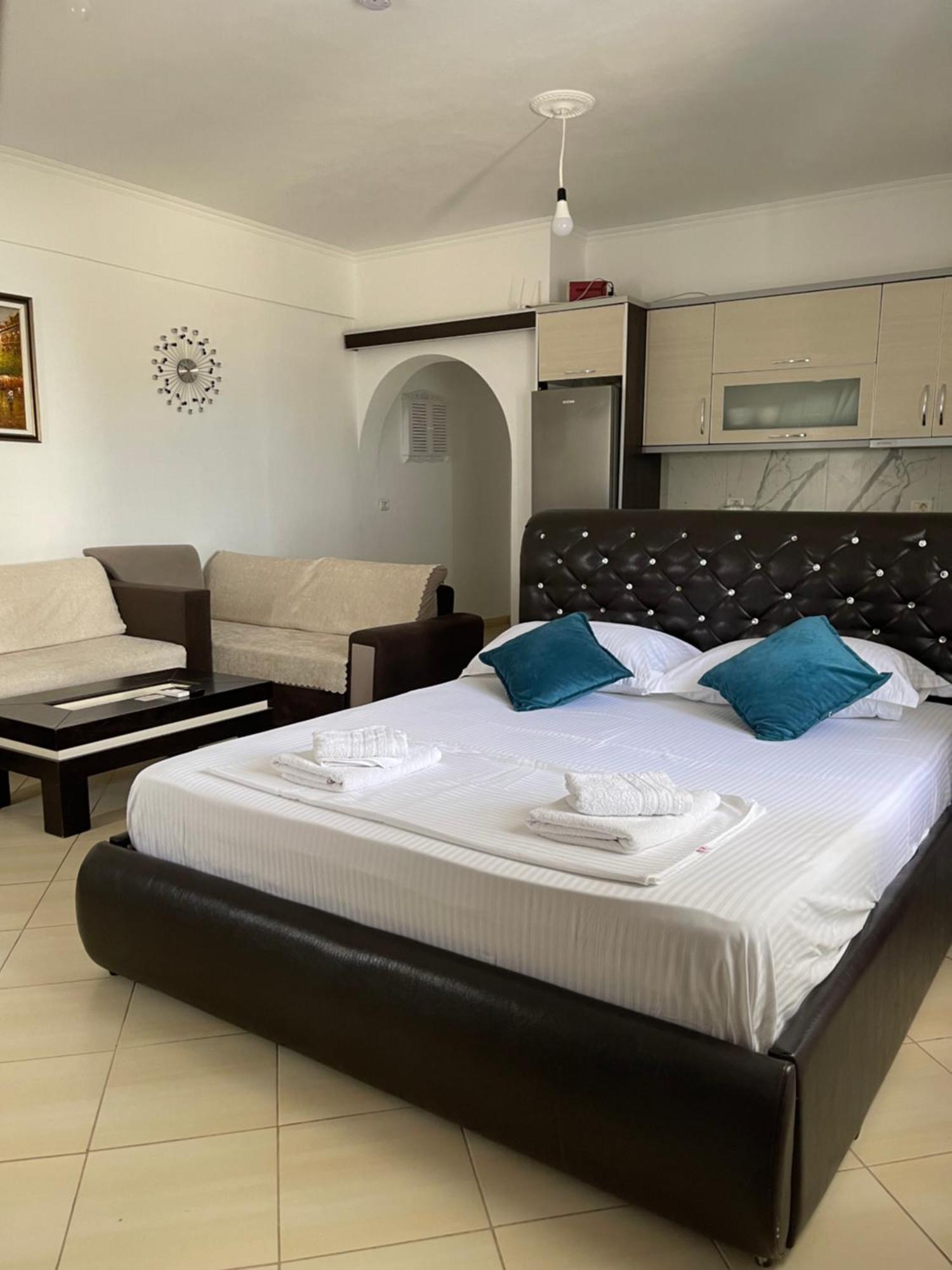 Emiljano Seaview Apartment Ksamil Ngoại thất bức ảnh